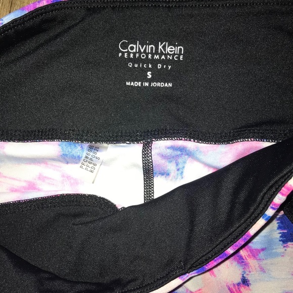 Calvin Klein Size Small Yoga mid calve pants - Picture 4 of 4